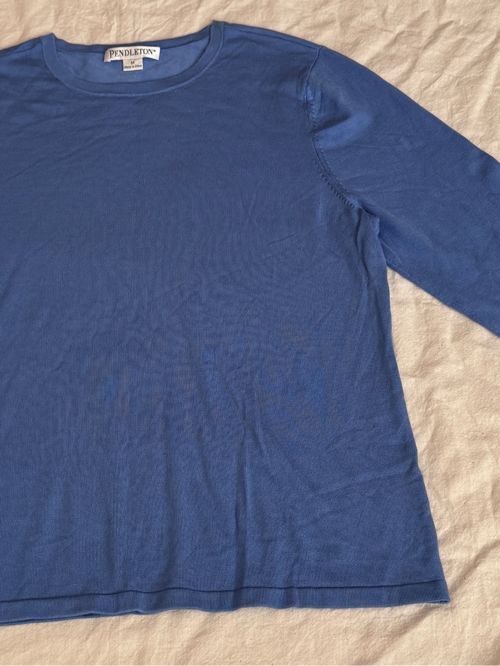 Nice Pendleton Men's Royal Blue Long-Sleeve Crew Neck Shirt M Silk/ Nylon